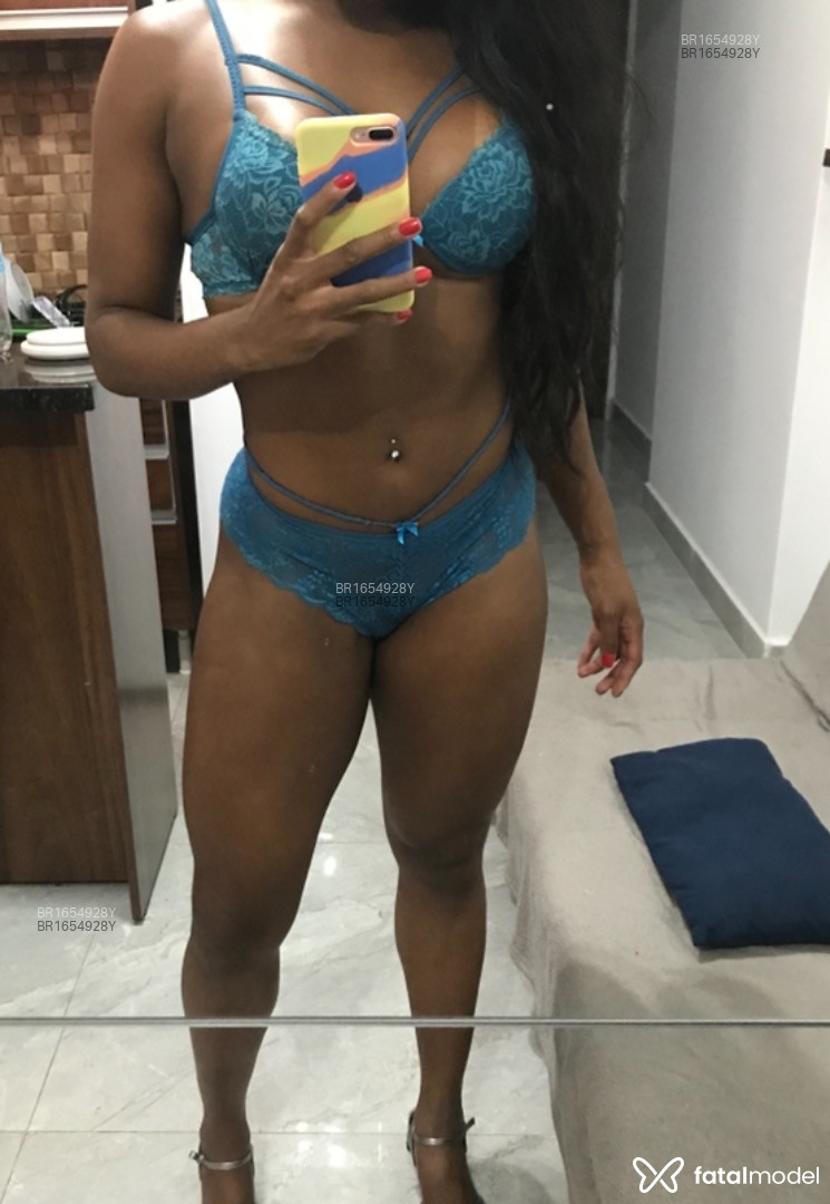 Acompanhante mulher com cabelo castanho de olhos castanhos - Rafaella Acompanhante mulher com cabelo castanho de olhos castanhos - Rafaella