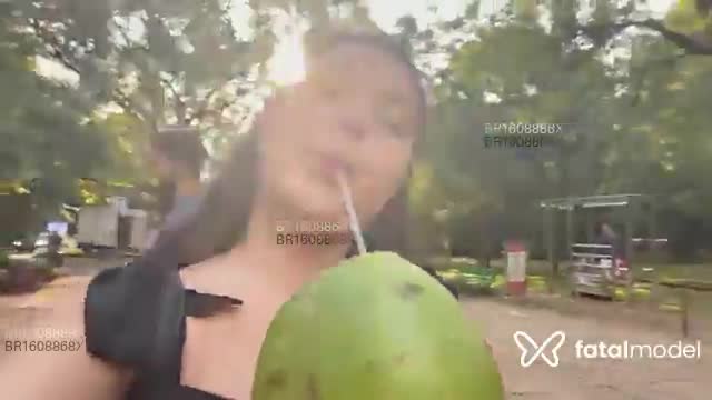 Acompanhante mulher morena (o) de olhos castanhos em Virtual Acompanhante mulher morena (o) de olhos castanhos em Virtual - FLORA