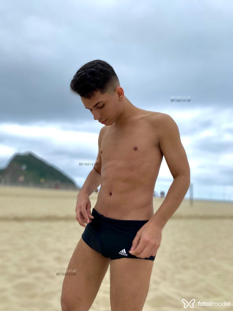 Acompanhante homem com cabelo castanho de olhos castanhos em São Paulo Acompanhante homem com cabelo castanho de olhos castanhos em São Paulo - Henrique