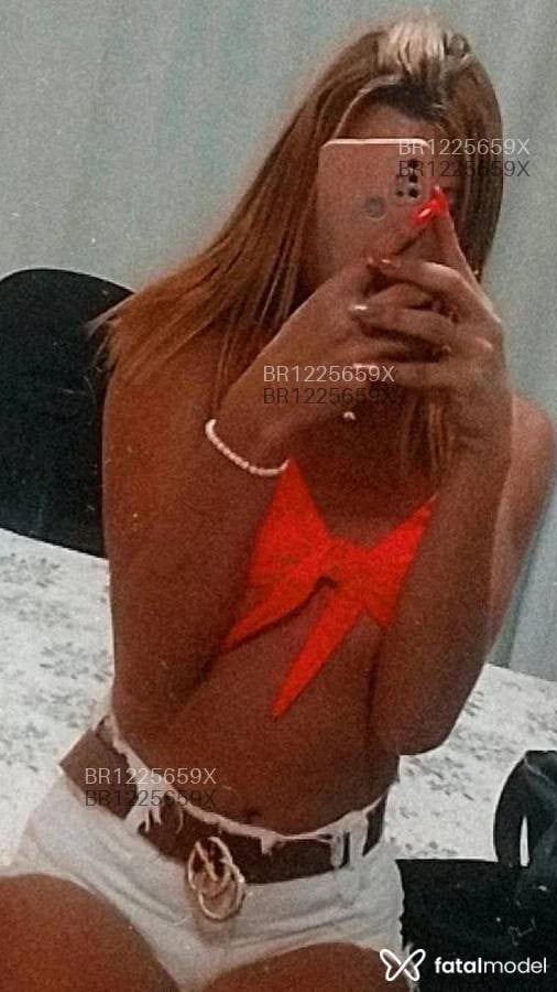 Acompanhante mulher trans loira (o) de olhos castanhos em Cabo Frio - Angel