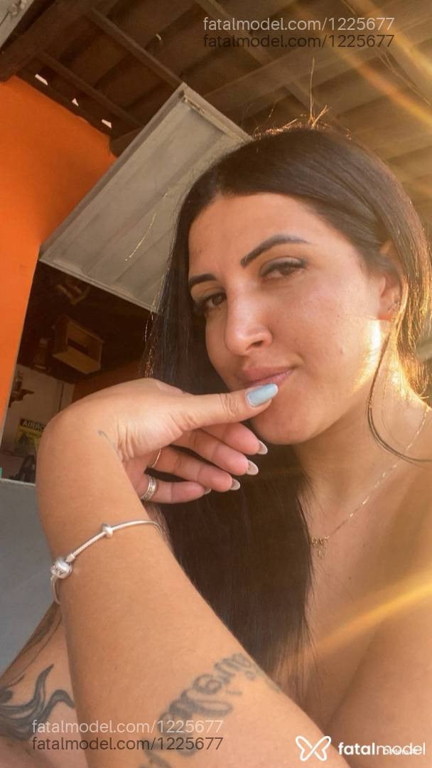 Acompanhante mulher morena (o) de olhos castanhos - Thauany