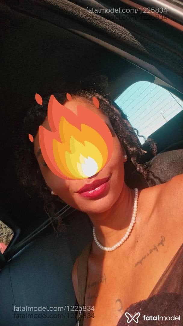 Acompanhante mulher com cabelo castanho de olhos castanhos - Morena dos cachos