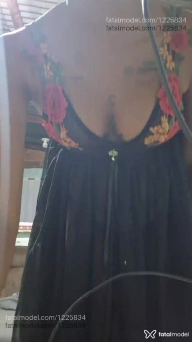 Acompanhante mulher com cabelo castanho de olhos castanhos - Morena dos cachos Acompanhante mulher com cabelo castanho de olhos castanhos - Morena dos cachos