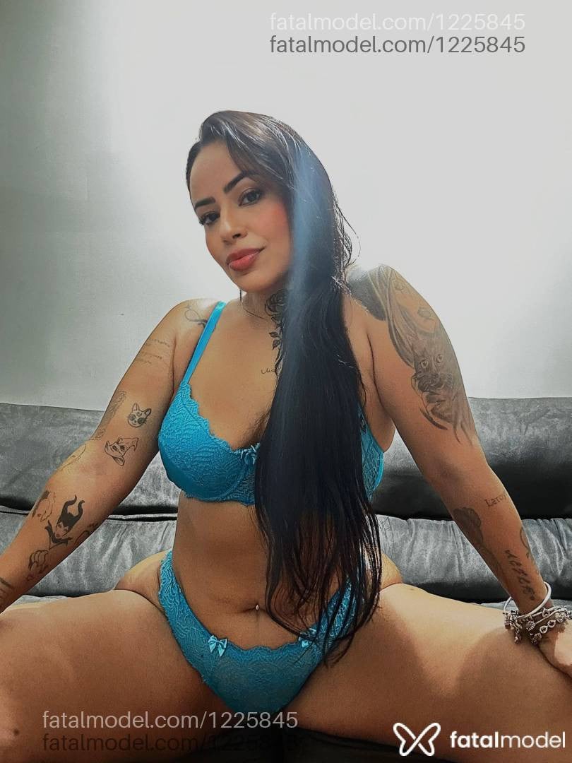 Acompanhante mulher morena (o) de olhos castanhos - Malévola