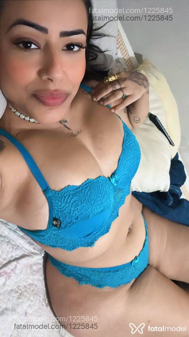 Acompanhante mulher morena (o) de olhos castanhos - Malévola