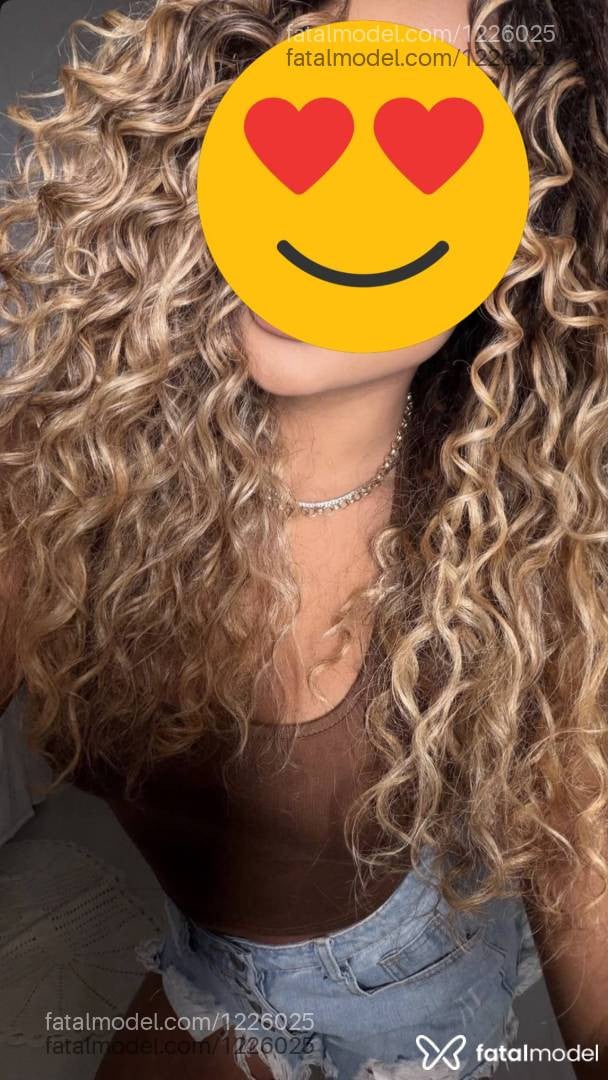 Acompanhante mulher loira (o) de olhos castanhos - Lis Vitória