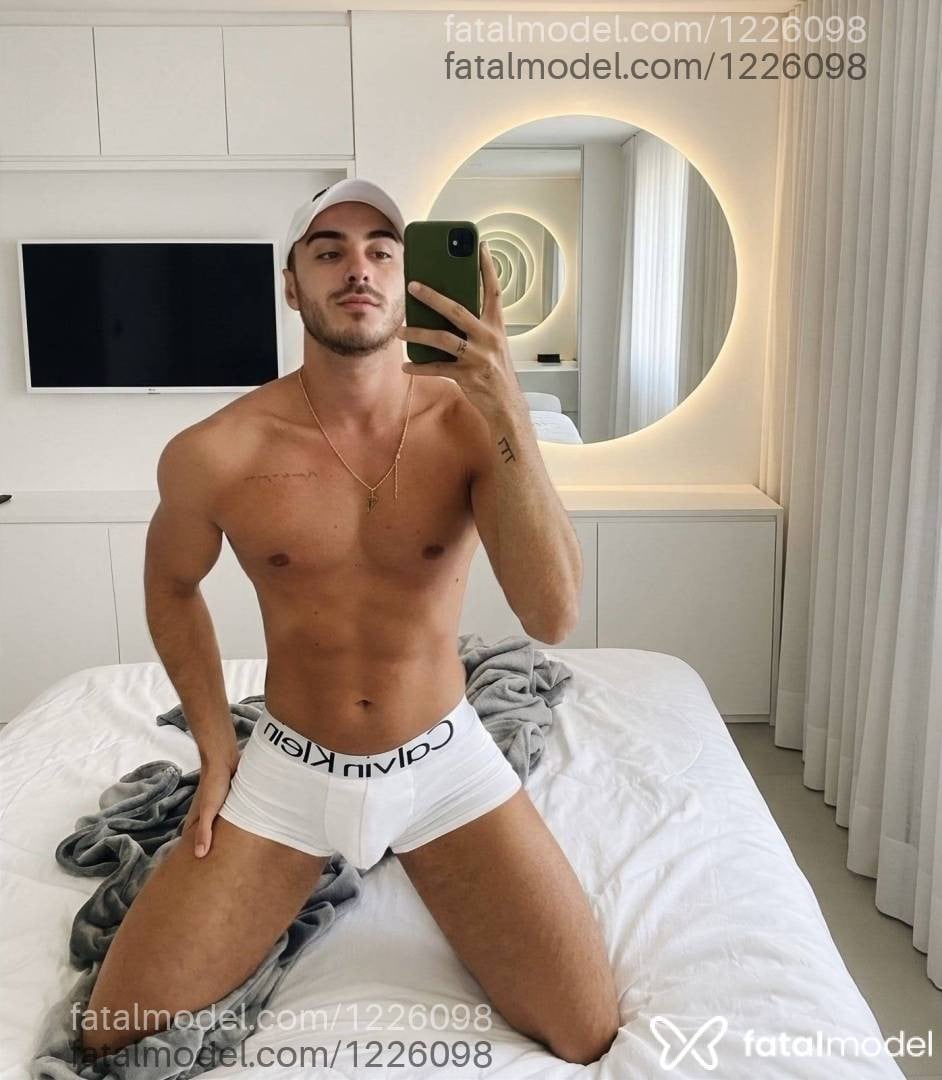 Acompanhante homem com cabelo castanho de olhos castanhos em Caxias do Sul Acompanhante homem com cabelo castanho de olhos castanhos em Caxias do Sul - Rafael Reis