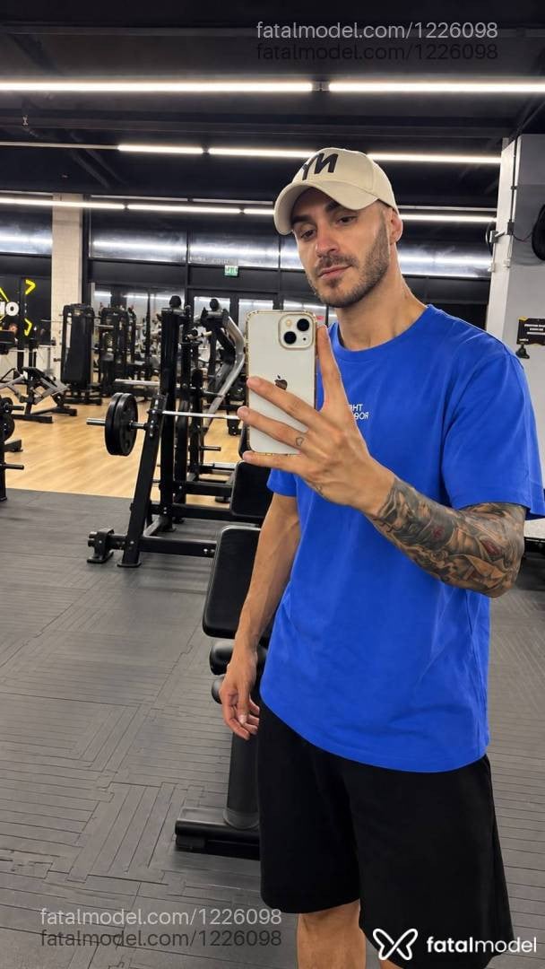 Acompanhante homem com cabelo castanho de olhos castanhos - Rafael Reis