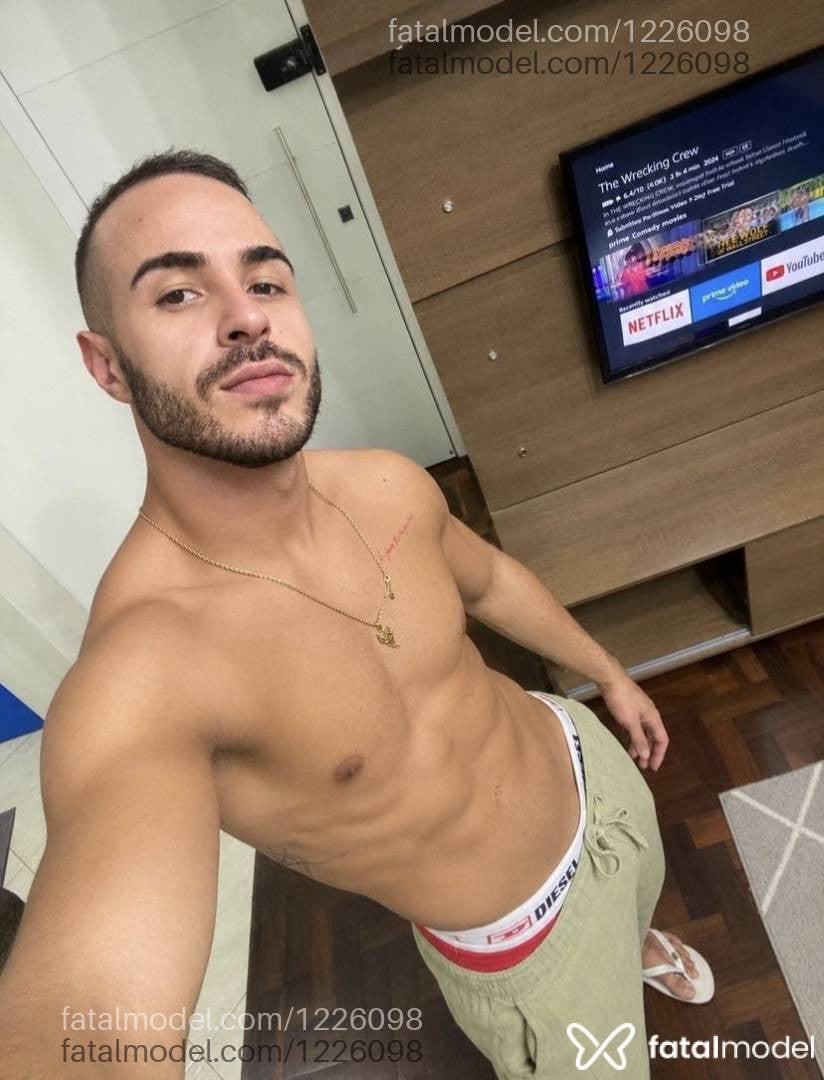 Acompanhante homem com cabelo castanho de olhos castanhos em Caxias do Sul Acompanhante homem com cabelo castanho de olhos castanhos em Caxias do Sul - Rafael Reis