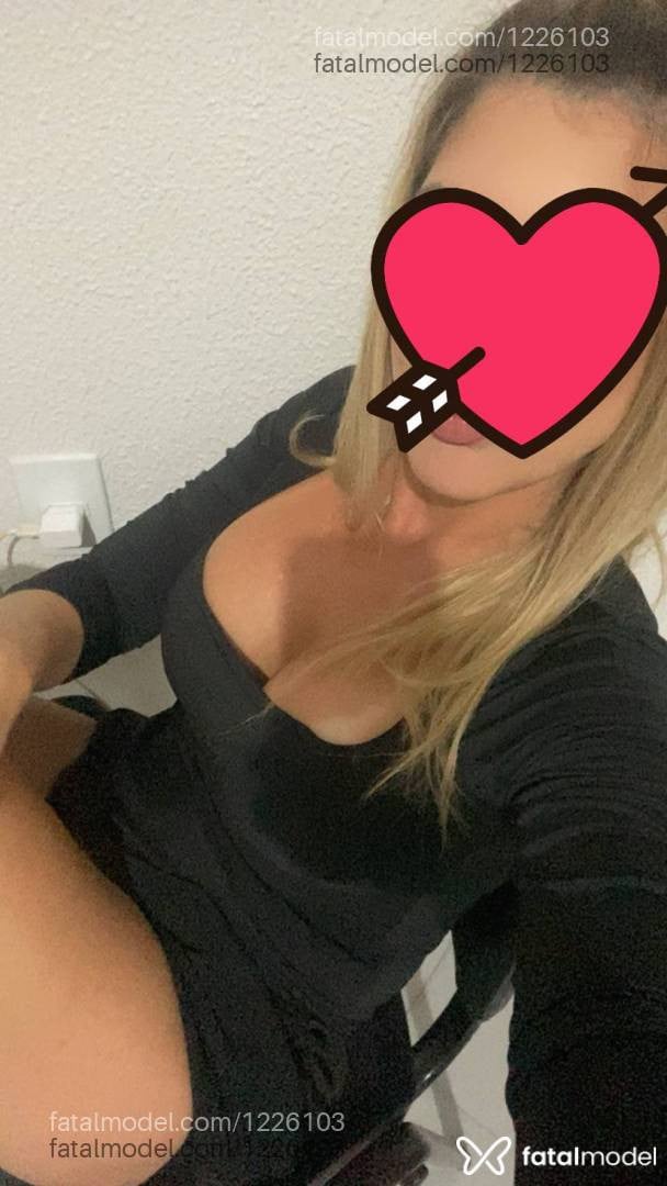 Acompanhante mulher loira (o) de olhos castanhos - Patricia