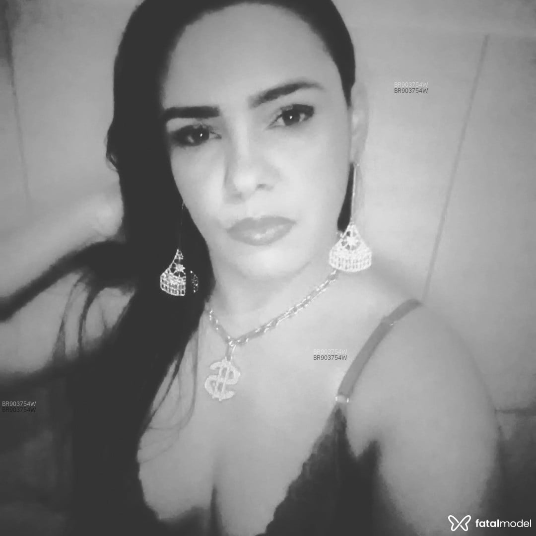 Acompanhante mulher morena (o) de olhos castanhos em Virtual Acompanhante mulher morena (o) de olhos castanhos em Virtual - Alice Mendes