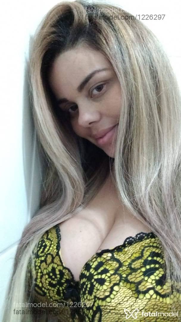 Acompanhante mulher loira (o) de olhos castanhos - Vivi Ferraz