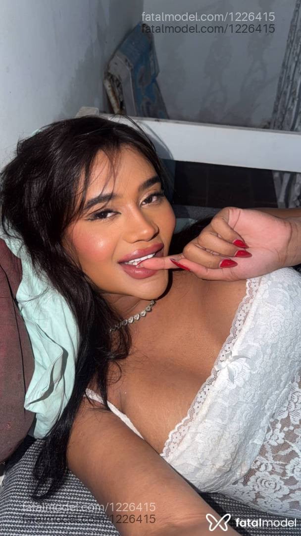 Acompanhante mulher trans morena (o) de olhos castanhos - Isa Blanco