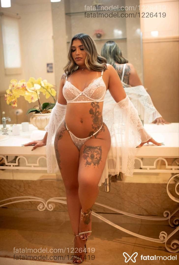 Acompanhante travesti loira (o) de olhos castanhos - Ana bela