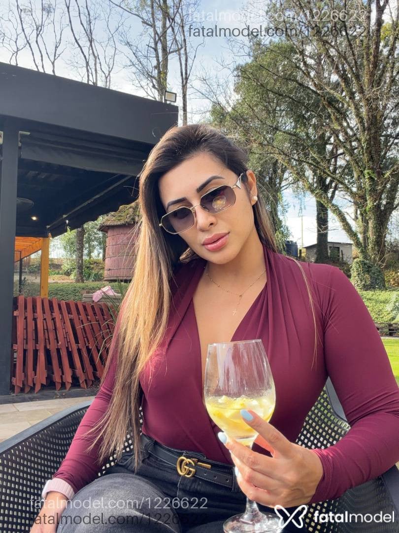 Acompanhante mulher morena (o) de olhos mel - LAURA Lima