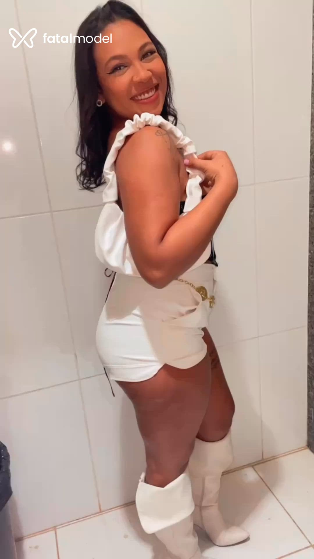 Acompanhante mulher morena (o) de olhos castanhos em Capelinha Acompanhante mulher morena (o) de olhos castanhos em Capelinha - Barbara