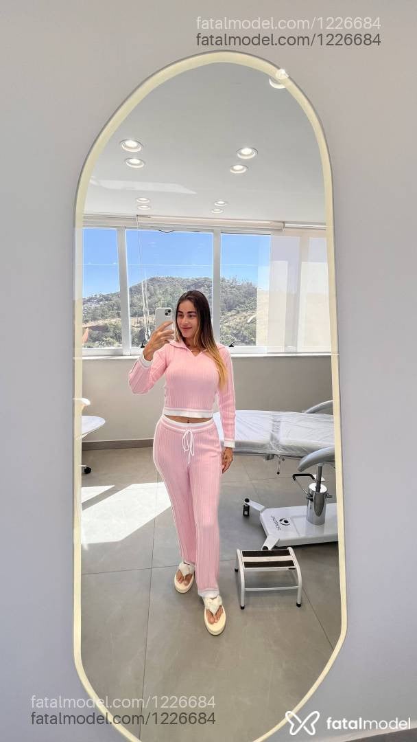 Acompanhante mulher com cabelo castanho de olhos verdes - Bianca