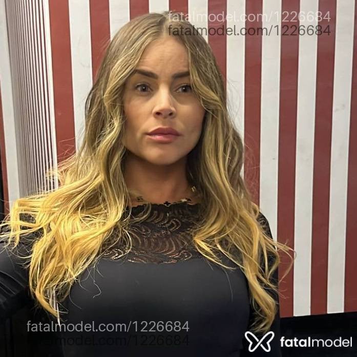 Acompanhante mulher com cabelo castanho de olhos verdes em Poços de Caldas - Bianca