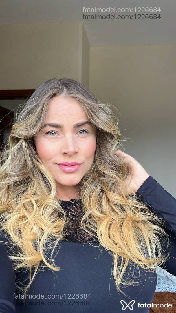 Acompanhante mulher com cabelo castanho de olhos verdes em Poços de Caldas - Bianca