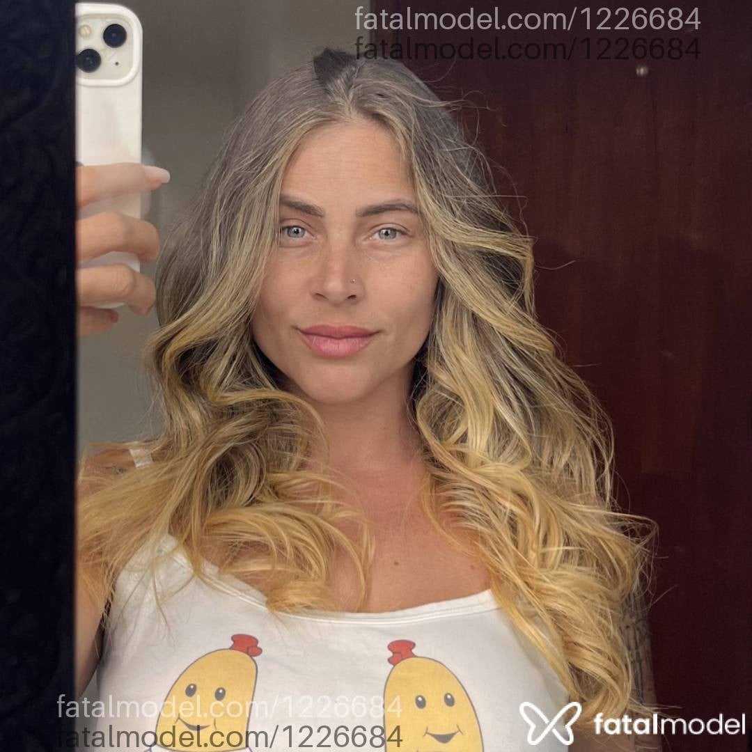 Acompanhante mulher com cabelo castanho de olhos verdes - Bianca
