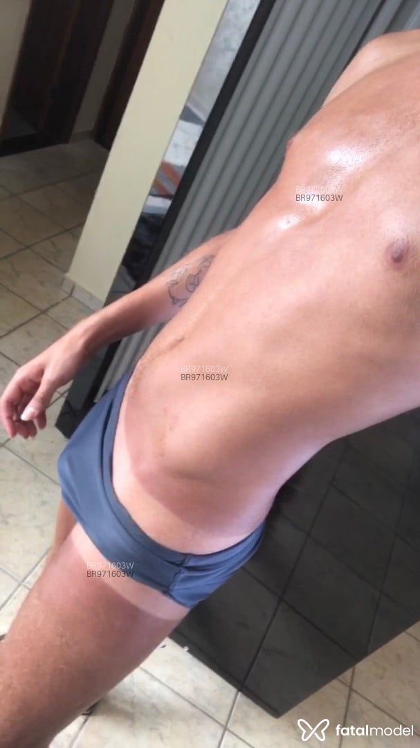 Acompanhante homem morena (o) de olhos castanhos em Uberlândia - Gustavo