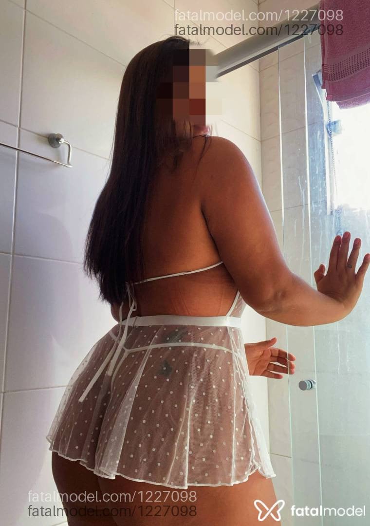 Acompanhante mulher com cabelo castanho de olhos castanhos - POLIANA FONSECA