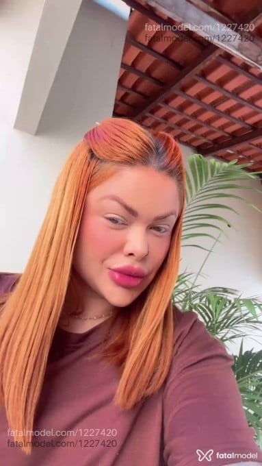Acompanhante mulher ruiva (o) de olhos verdes em Mineiros - Chloé