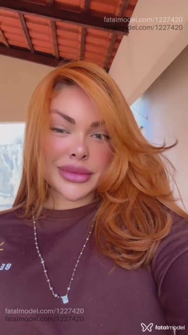 Acompanhante mulher ruiva (o) de olhos verdes em Mineiros - Chloé