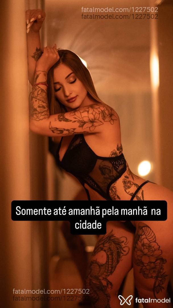 Acompanhante mulher loira (o) de olhos castanhos - Mallu