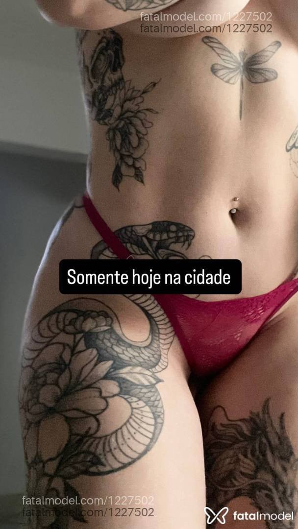 Acompanhante mulher loira (o) de olhos castanhos - Mallu