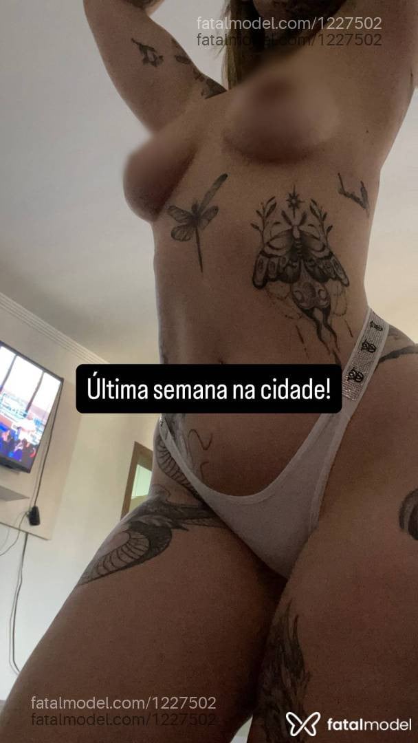 Acompanhante mulher loira (o) de olhos castanhos - Mallu