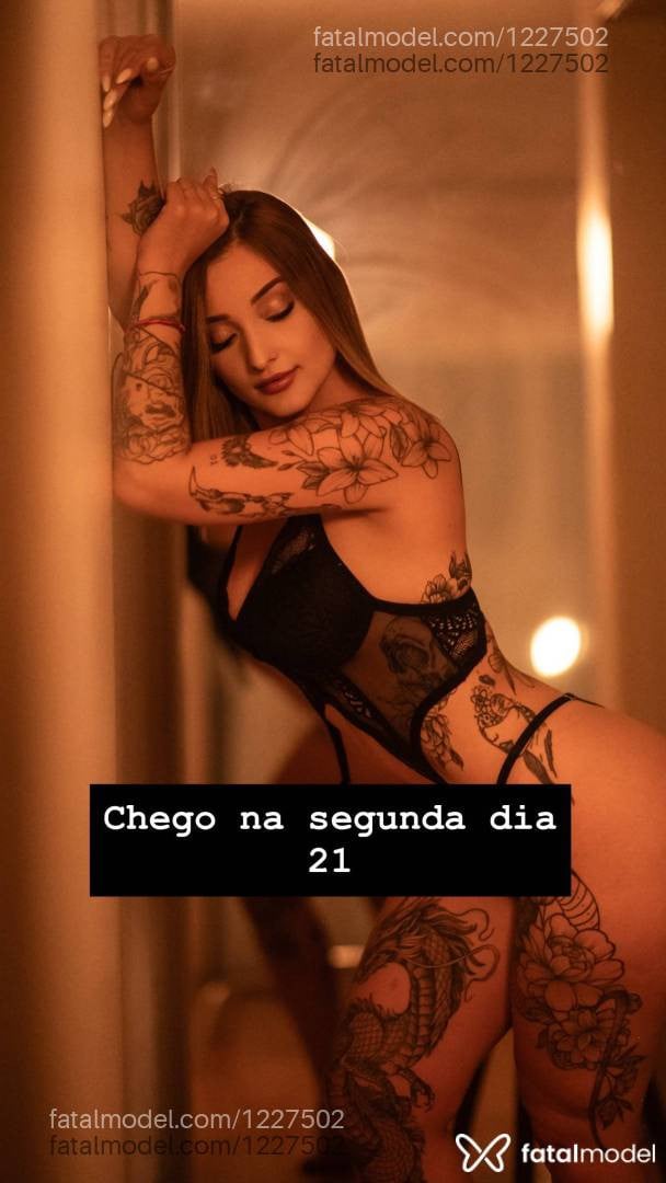 Acompanhante mulher loira (o) de olhos castanhos - Mallu