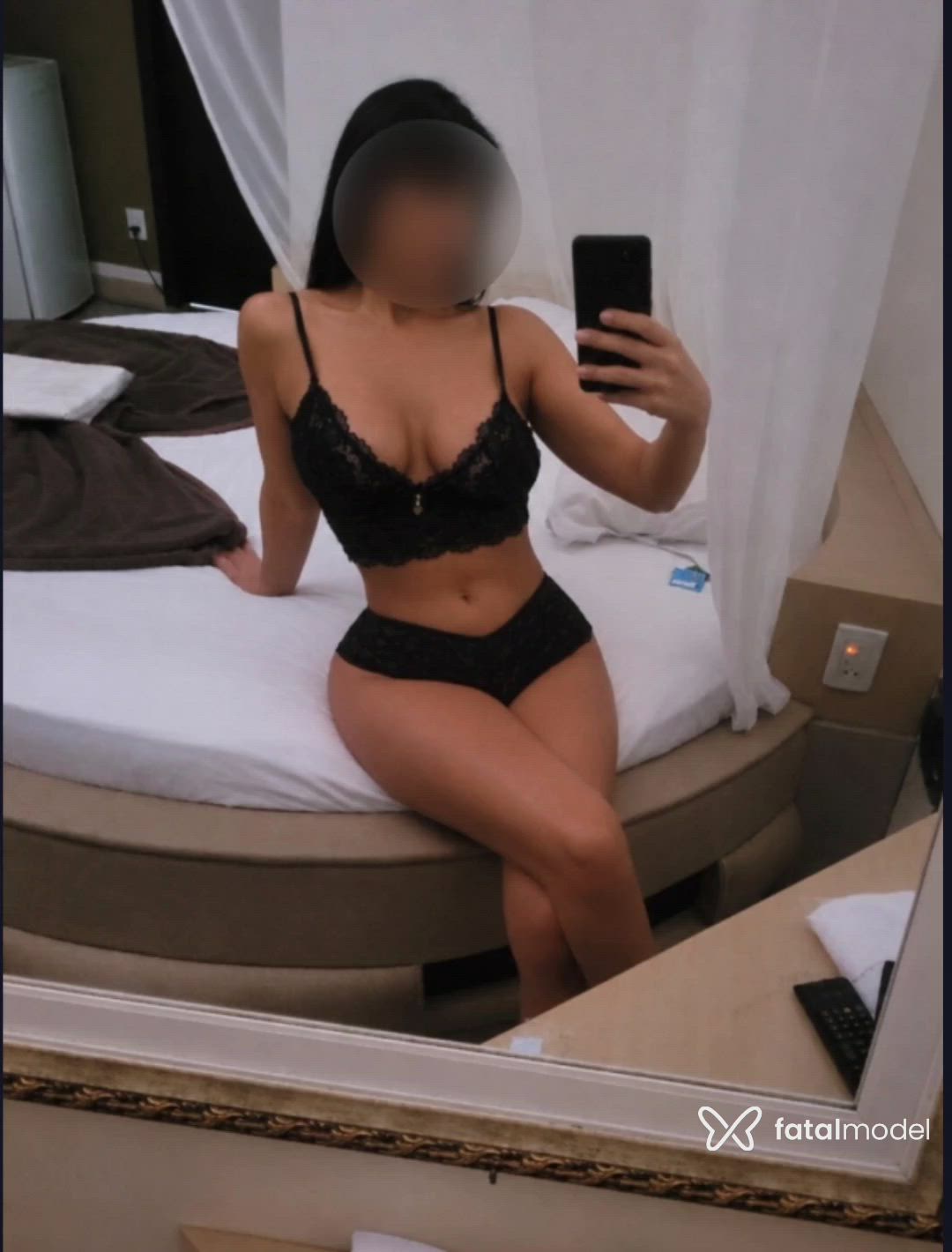 Acompanhante mulher com cabelo castanho de olhos mel - Djuli Ribeiro