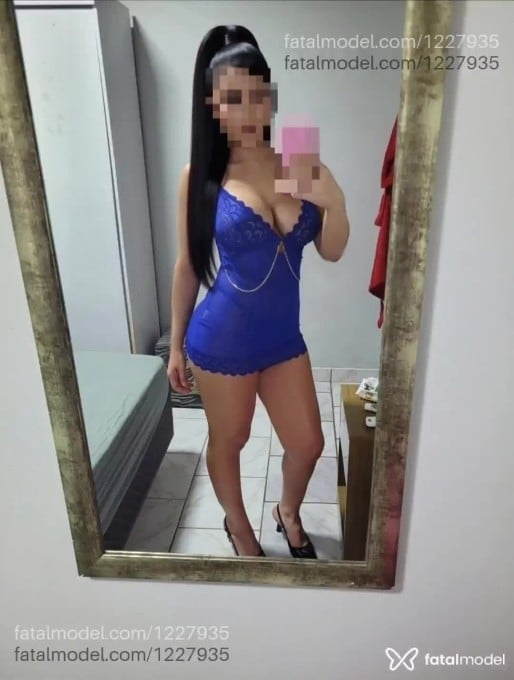 Acompanhante mulher com cabelo castanho de olhos mel em Curitibanos - Djuli Ribeiro