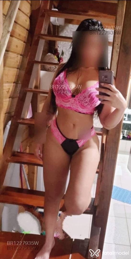Acompanhante mulher com cabelo castanho de olhos mel - Djuli Ribeiro Acompanhante mulher com cabelo castanho de olhos mel - Djuli Ribeiro