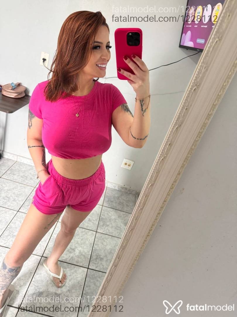 Acompanhante mulher com cabelo castanho de olhos castanhos - Patrícia Oliveira