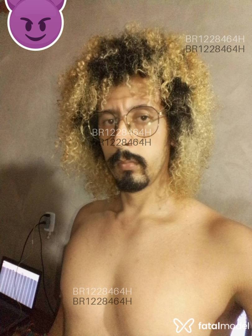 Acompanhante homem com cabelo castanho de olhos castanhos - Atila Acompanhante homem com cabelo castanho de olhos castanhos - Atila