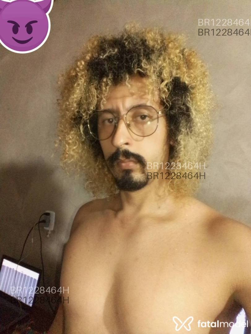 Acompanhante homem com cabelo castanho de olhos castanhos - Atila Acompanhante homem com cabelo castanho de olhos castanhos - Atila