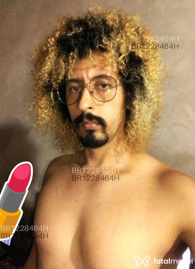 Acompanhante homem com cabelo castanho de olhos castanhos - Atila Acompanhante homem com cabelo castanho de olhos castanhos - Atila