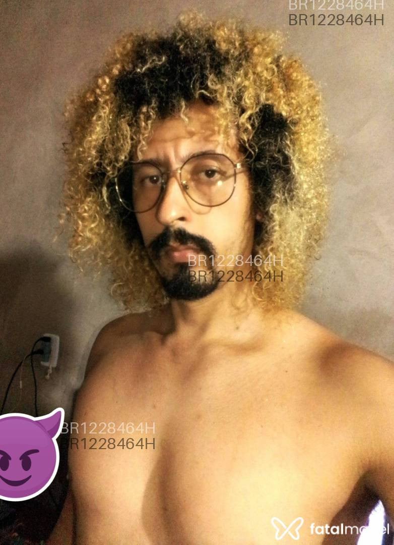 Acompanhante homem com cabelo castanho de olhos castanhos - Atila Acompanhante homem com cabelo castanho de olhos castanhos - Atila