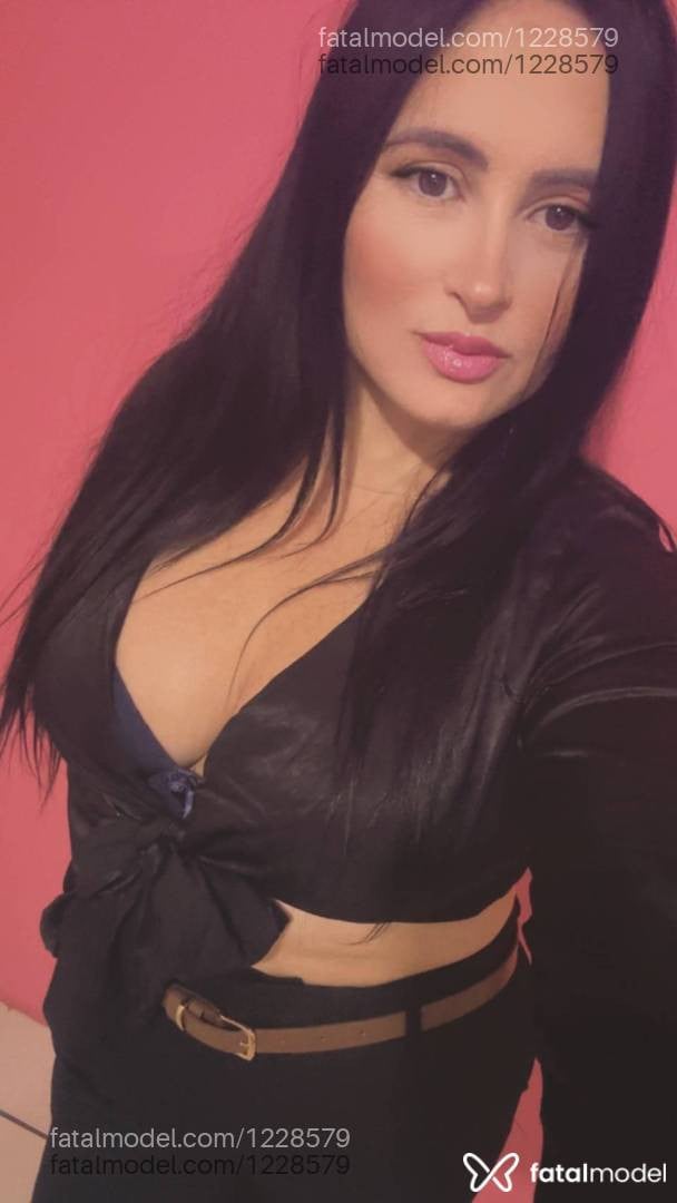 Acompanhante mulher morena (o) de olhos castanhos - Larissa