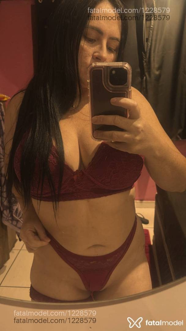 Acompanhante mulher morena (o) de olhos castanhos - Larissa