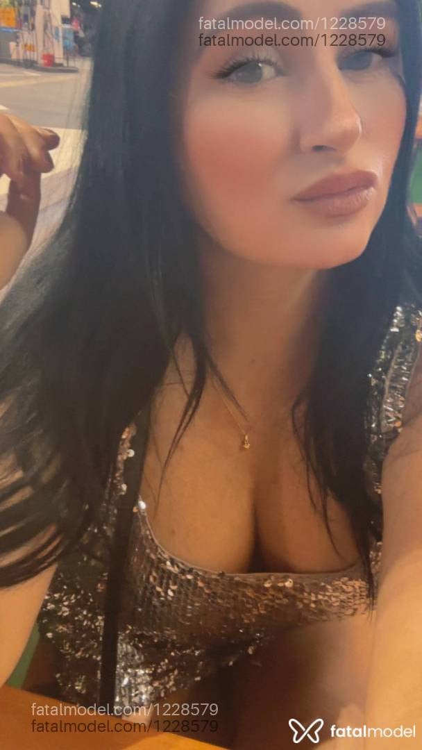 Acompanhante mulher morena (o) de olhos castanhos - Larissa