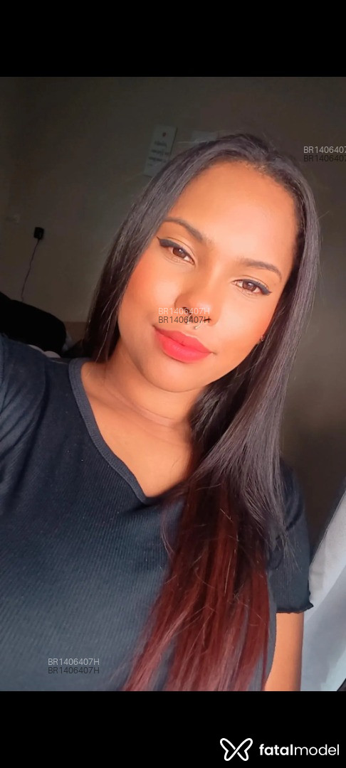 Acompanhante mulher com cabelo castanho de olhos castanhos em Irati - Giovana