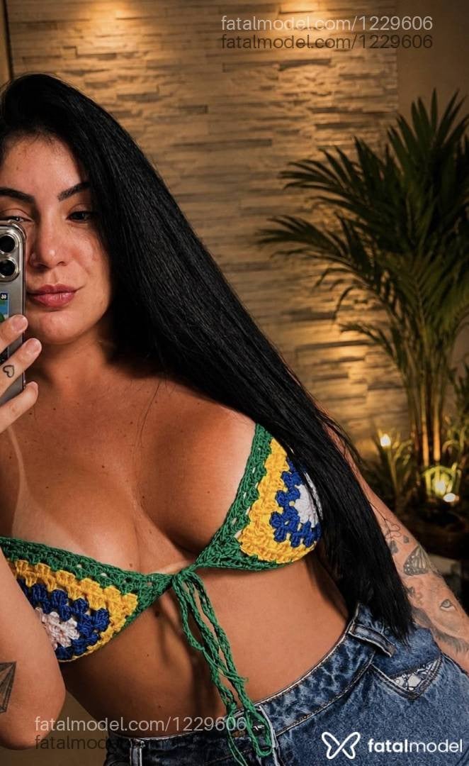 Acompanhante mulher morena (o) de olhos castanhos - Mirella