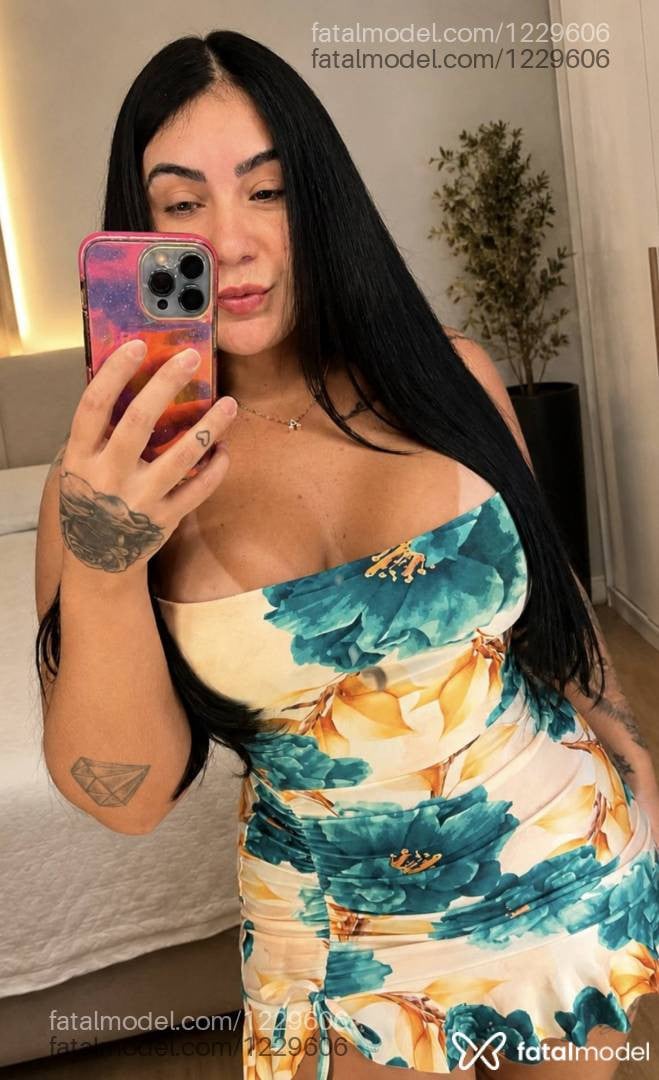 Acompanhante mulher morena (o) de olhos castanhos - Mirella