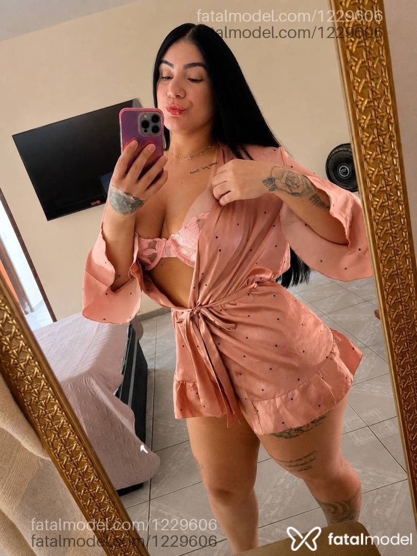 Acompanhante mulher morena (o) de olhos castanhos - Mirella
