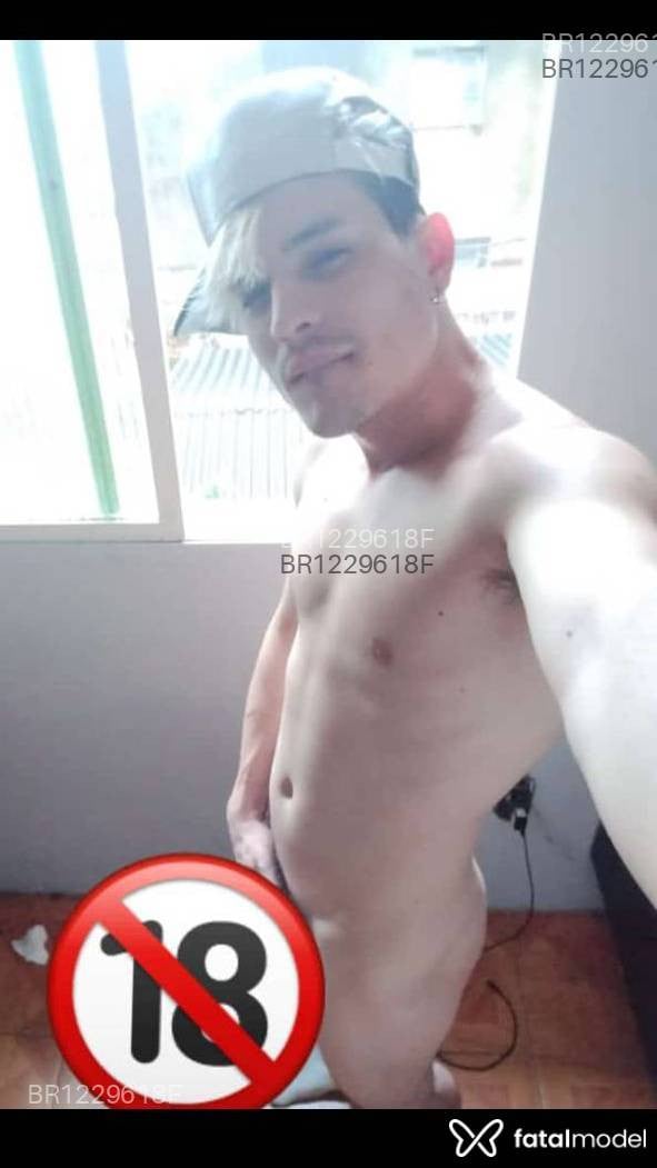 Acompanhante homem loira (o) de olhos mel em Porto Alegre Acompanhante homem loira (o) de olhos mel em Porto Alegre - ArthurDogg