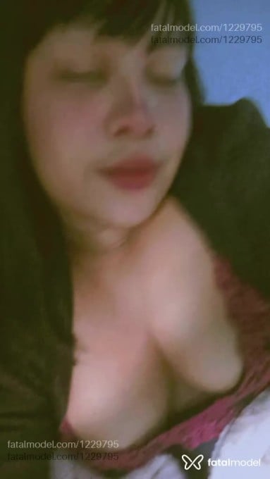 Acompanhante mulher morena (o) de olhos castanhos - Vick Aguiár Acompanhante mulher morena (o) de olhos castanhos - Vick Aguiár