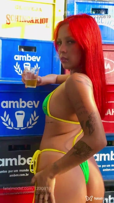 Acompanhante mulher ruiva (o) de olhos castanhos em Volta Redonda - Ariel